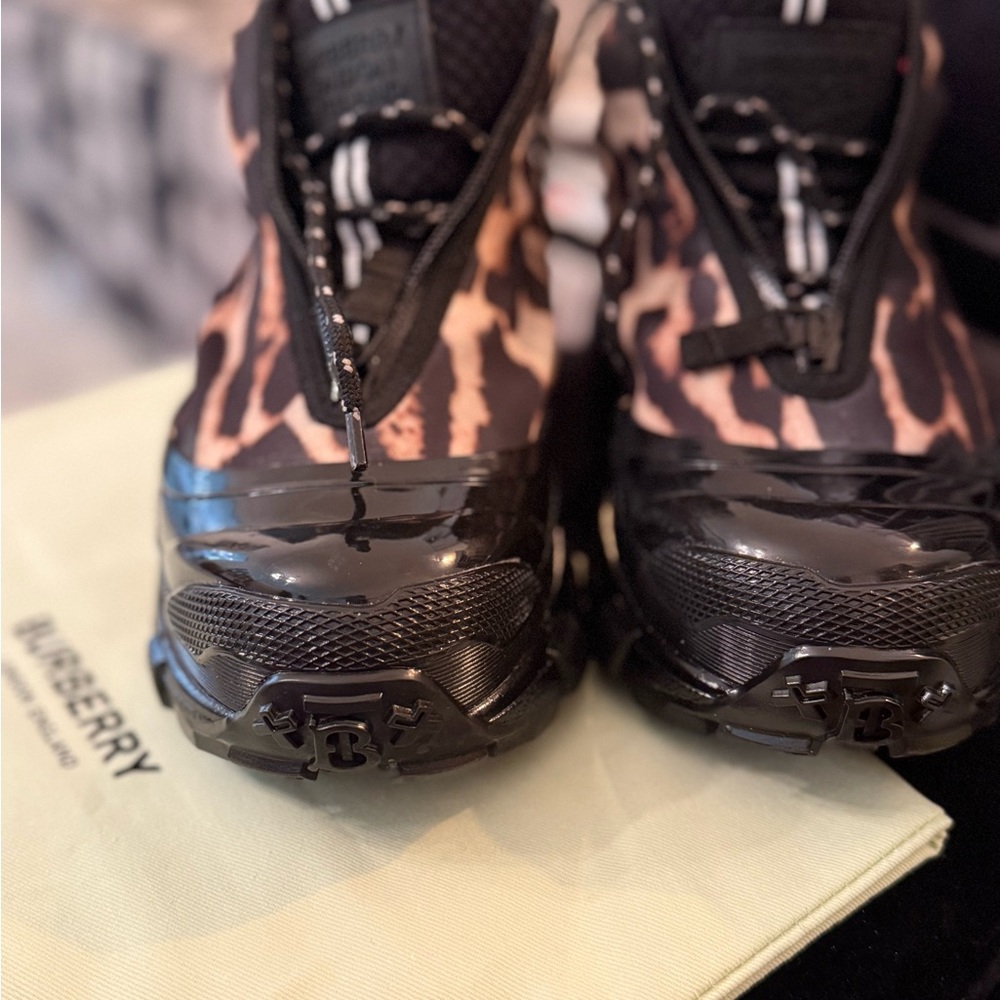 BURBERRY Women’s Leopard Print low top Sneakers